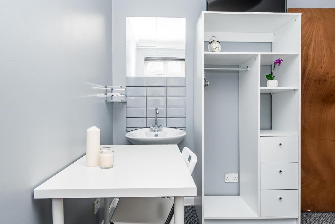 Shirley House 2, Self Catering Guest House, Self Check In, Smart Locks, 10 Min Walk To Southampton General, Aspire And Princess Anne Hospitals, Access To Fully Equipped Kitchen, Excellent Transport Links, Ideal For Longer Stays And Hospital Shifts Bagian luar foto