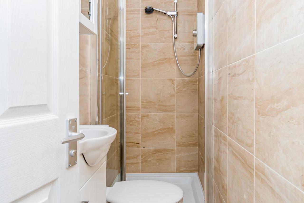 Shirley House 2, Self Catering Guest House, Self Check In, Smart Locks, 10 Min Walk To Southampton General, Aspire And Princess Anne Hospitals, Access To Fully Equipped Kitchen, Excellent Transport Links, Ideal For Longer Stays And Hospital Shifts Bagian luar foto