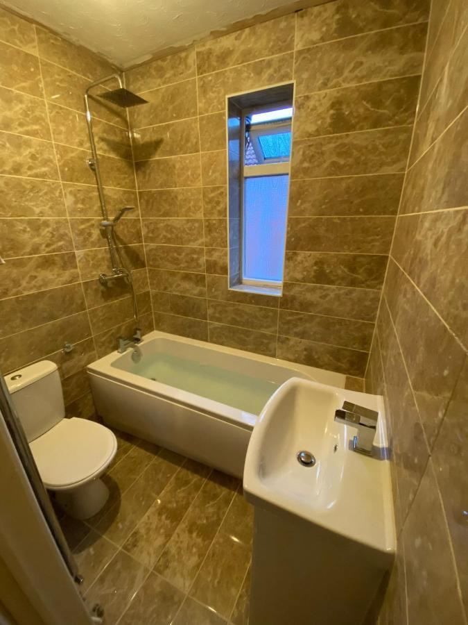 Shirley House 2, Self Catering Guest House, Self Check In, Smart Locks, 10 Min Walk To Southampton General, Aspire And Princess Anne Hospitals, Access To Fully Equipped Kitchen, Excellent Transport Links, Ideal For Longer Stays And Hospital Shifts Bagian luar foto