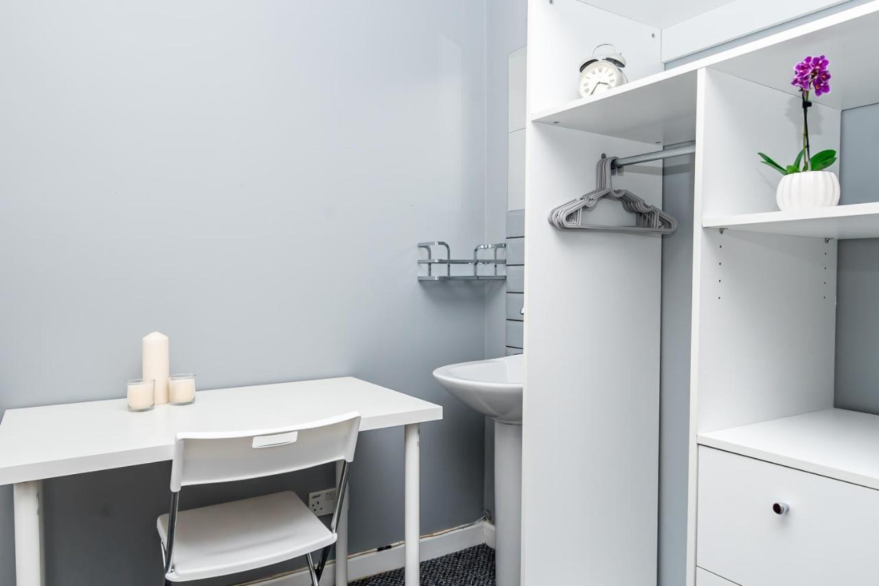 Shirley House 2, Self Catering Guest House, Self Check In, Smart Locks, 10 Min Walk To Southampton General, Aspire And Princess Anne Hospitals, Access To Fully Equipped Kitchen, Excellent Transport Links, Ideal For Longer Stays And Hospital Shifts Bagian luar foto