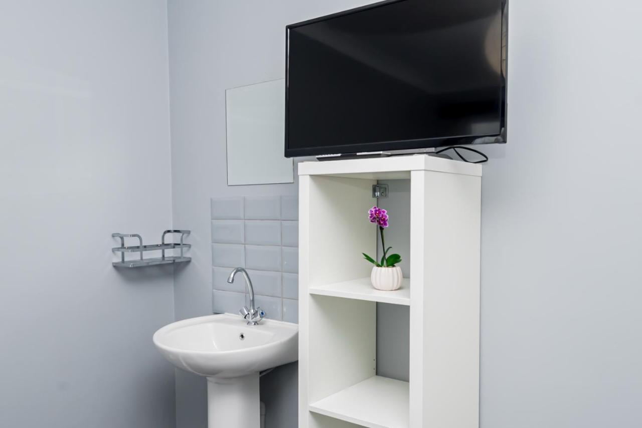 Shirley House 2, Self Catering Guest House, Self Check In, Smart Locks, 10 Min Walk To Southampton General, Aspire And Princess Anne Hospitals, Access To Fully Equipped Kitchen, Excellent Transport Links, Ideal For Longer Stays And Hospital Shifts Bagian luar foto