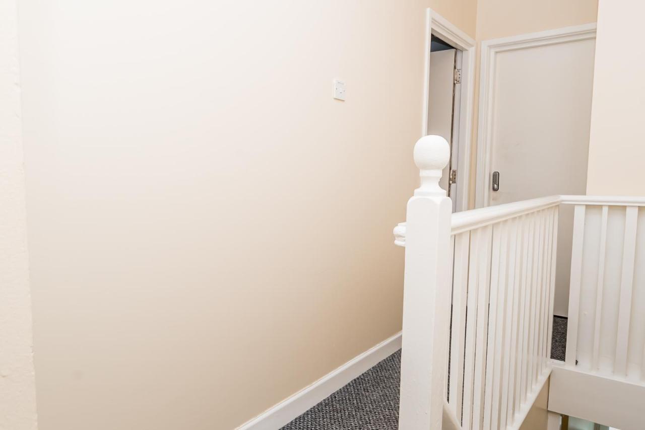 Shirley House 2, Self Catering Guest House, Self Check In, Smart Locks, 10 Min Walk To Southampton General, Aspire And Princess Anne Hospitals, Access To Fully Equipped Kitchen, Excellent Transport Links, Ideal For Longer Stays And Hospital Shifts Bagian luar foto