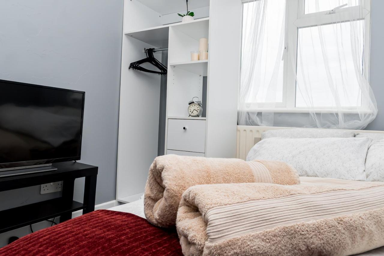 Shirley House 2, Self Catering Guest House, Self Check In, Smart Locks, 10 Min Walk To Southampton General, Aspire And Princess Anne Hospitals, Access To Fully Equipped Kitchen, Excellent Transport Links, Ideal For Longer Stays And Hospital Shifts Bagian luar foto