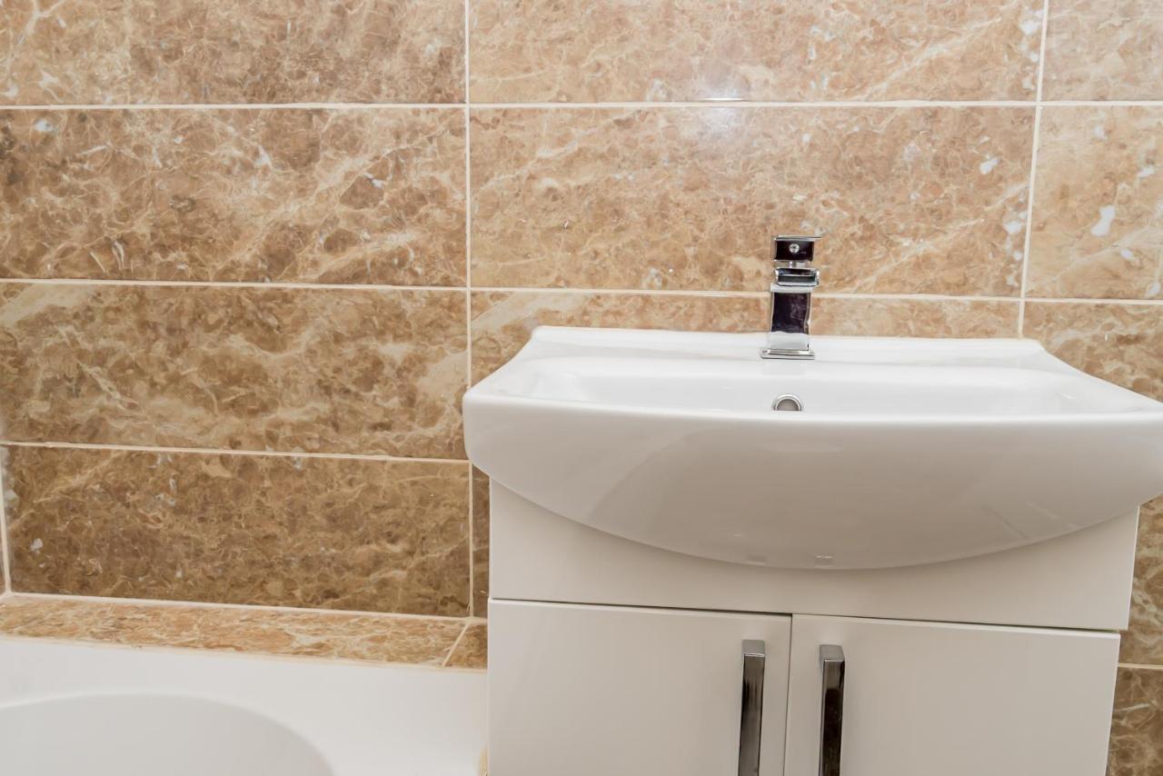 Shirley House 2, Self Catering Guest House, Self Check In, Smart Locks, 10 Min Walk To Southampton General, Aspire And Princess Anne Hospitals, Access To Fully Equipped Kitchen, Excellent Transport Links, Ideal For Longer Stays And Hospital Shifts Bagian luar foto