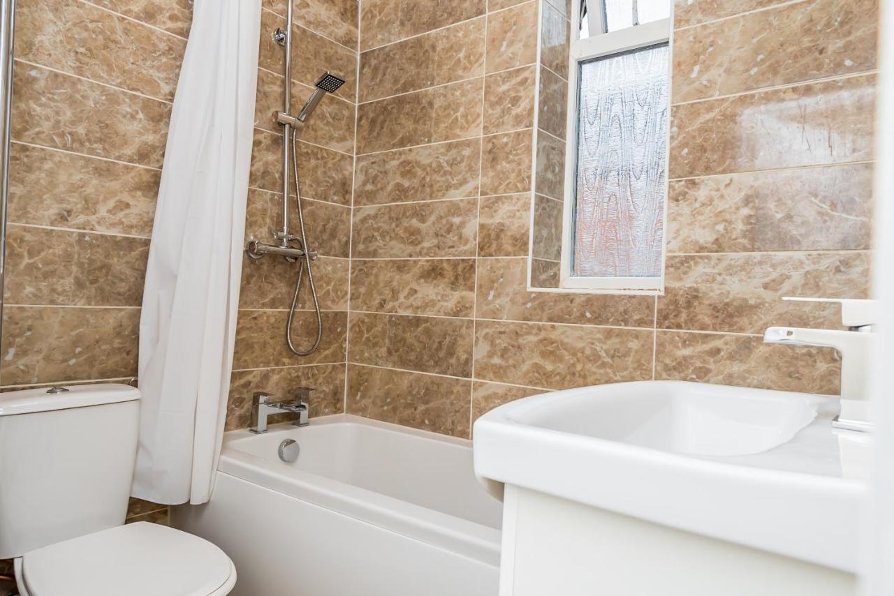 Shirley House 2, Self Catering Guest House, Self Check In, Smart Locks, 10 Min Walk To Southampton General, Aspire And Princess Anne Hospitals, Access To Fully Equipped Kitchen, Excellent Transport Links, Ideal For Longer Stays And Hospital Shifts Bagian luar foto