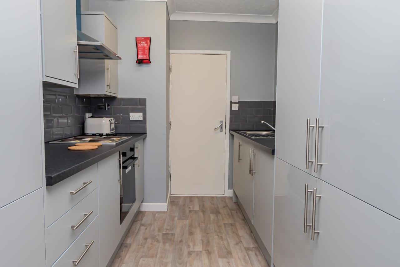 Shirley House 2, Self Catering Guest House, Self Check In, Smart Locks, 10 Min Walk To Southampton General, Aspire And Princess Anne Hospitals, Access To Fully Equipped Kitchen, Excellent Transport Links, Ideal For Longer Stays And Hospital Shifts Bagian luar foto