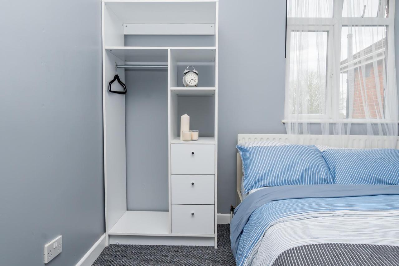 Shirley House 2, Self Catering Guest House, Self Check In, Smart Locks, 10 Min Walk To Southampton General, Aspire And Princess Anne Hospitals, Access To Fully Equipped Kitchen, Excellent Transport Links, Ideal For Longer Stays And Hospital Shifts Bagian luar foto
