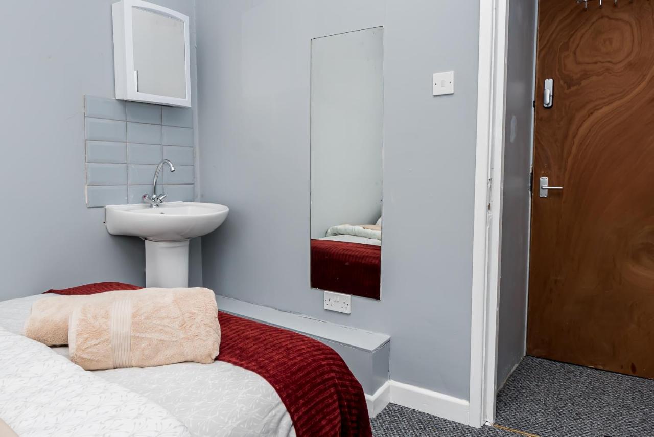 Shirley House 2, Self Catering Guest House, Self Check In, Smart Locks, 10 Min Walk To Southampton General, Aspire And Princess Anne Hospitals, Access To Fully Equipped Kitchen, Excellent Transport Links, Ideal For Longer Stays And Hospital Shifts Bagian luar foto