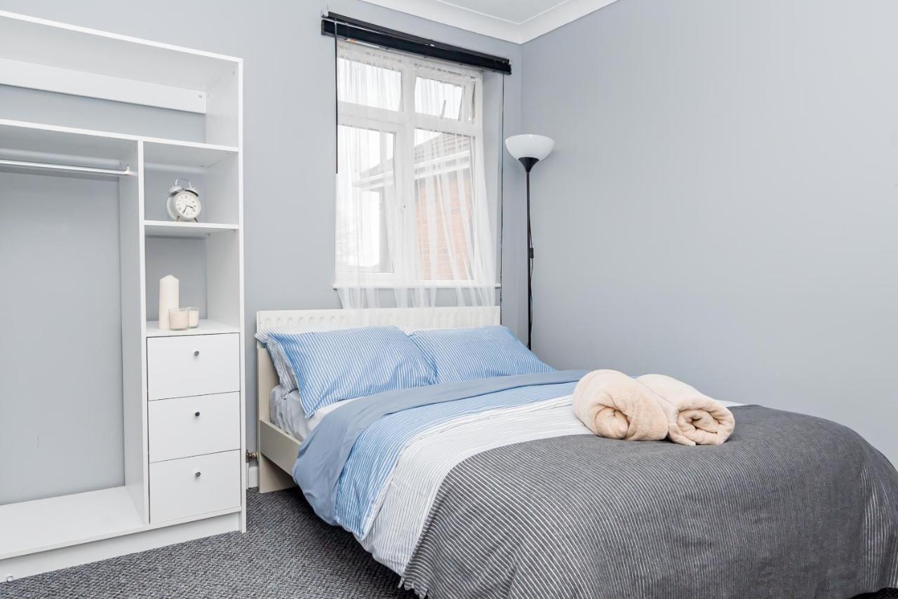 Shirley House 2, Self Catering Guest House, Self Check In, Smart Locks, 10 Min Walk To Southampton General, Aspire And Princess Anne Hospitals, Access To Fully Equipped Kitchen, Excellent Transport Links, Ideal For Longer Stays And Hospital Shifts Bagian luar foto