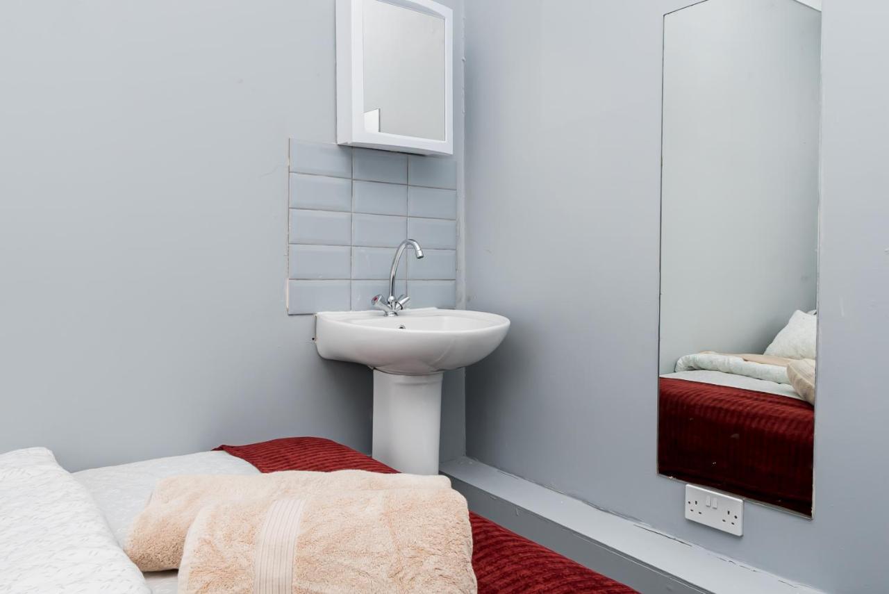 Shirley House 2, Self Catering Guest House, Self Check In, Smart Locks, 10 Min Walk To Southampton General, Aspire And Princess Anne Hospitals, Access To Fully Equipped Kitchen, Excellent Transport Links, Ideal For Longer Stays And Hospital Shifts Bagian luar foto