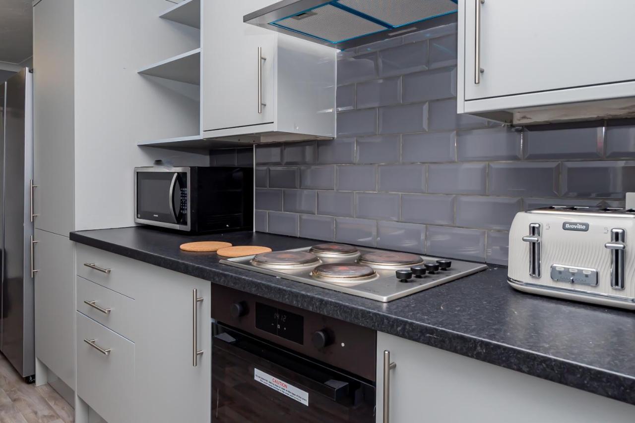 Shirley House 2, Self Catering Guest House, Self Check In, Smart Locks, 10 Min Walk To Southampton General, Aspire And Princess Anne Hospitals, Access To Fully Equipped Kitchen, Excellent Transport Links, Ideal For Longer Stays And Hospital Shifts Bagian luar foto