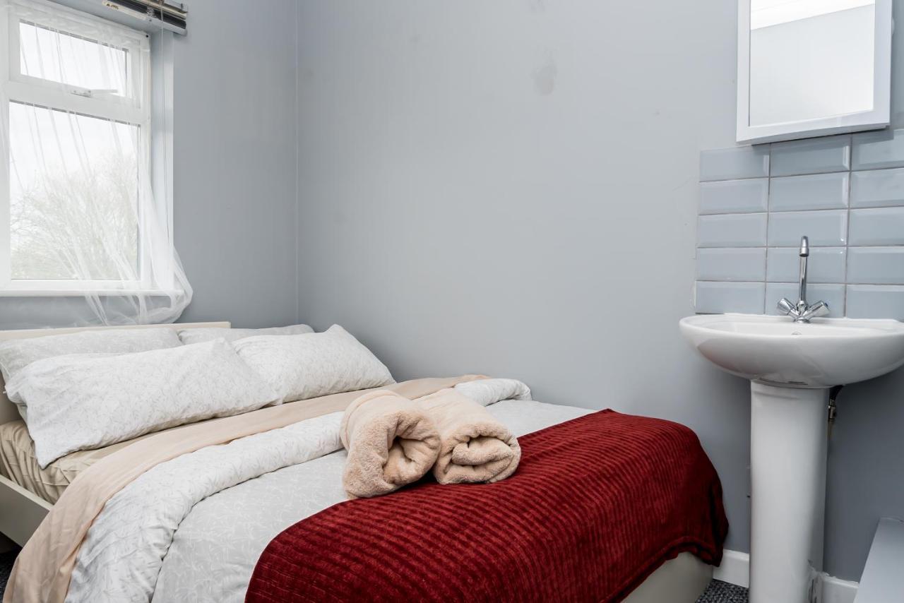 Shirley House 2, Self Catering Guest House, Self Check In, Smart Locks, 10 Min Walk To Southampton General, Aspire And Princess Anne Hospitals, Access To Fully Equipped Kitchen, Excellent Transport Links, Ideal For Longer Stays And Hospital Shifts Bagian luar foto