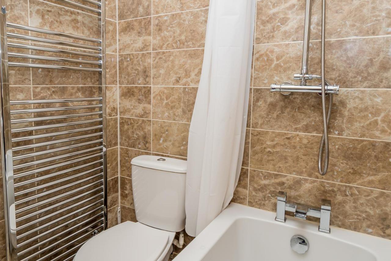 Shirley House 2, Self Catering Guest House, Self Check In, Smart Locks, 10 Min Walk To Southampton General, Aspire And Princess Anne Hospitals, Access To Fully Equipped Kitchen, Excellent Transport Links, Ideal For Longer Stays And Hospital Shifts Bagian luar foto