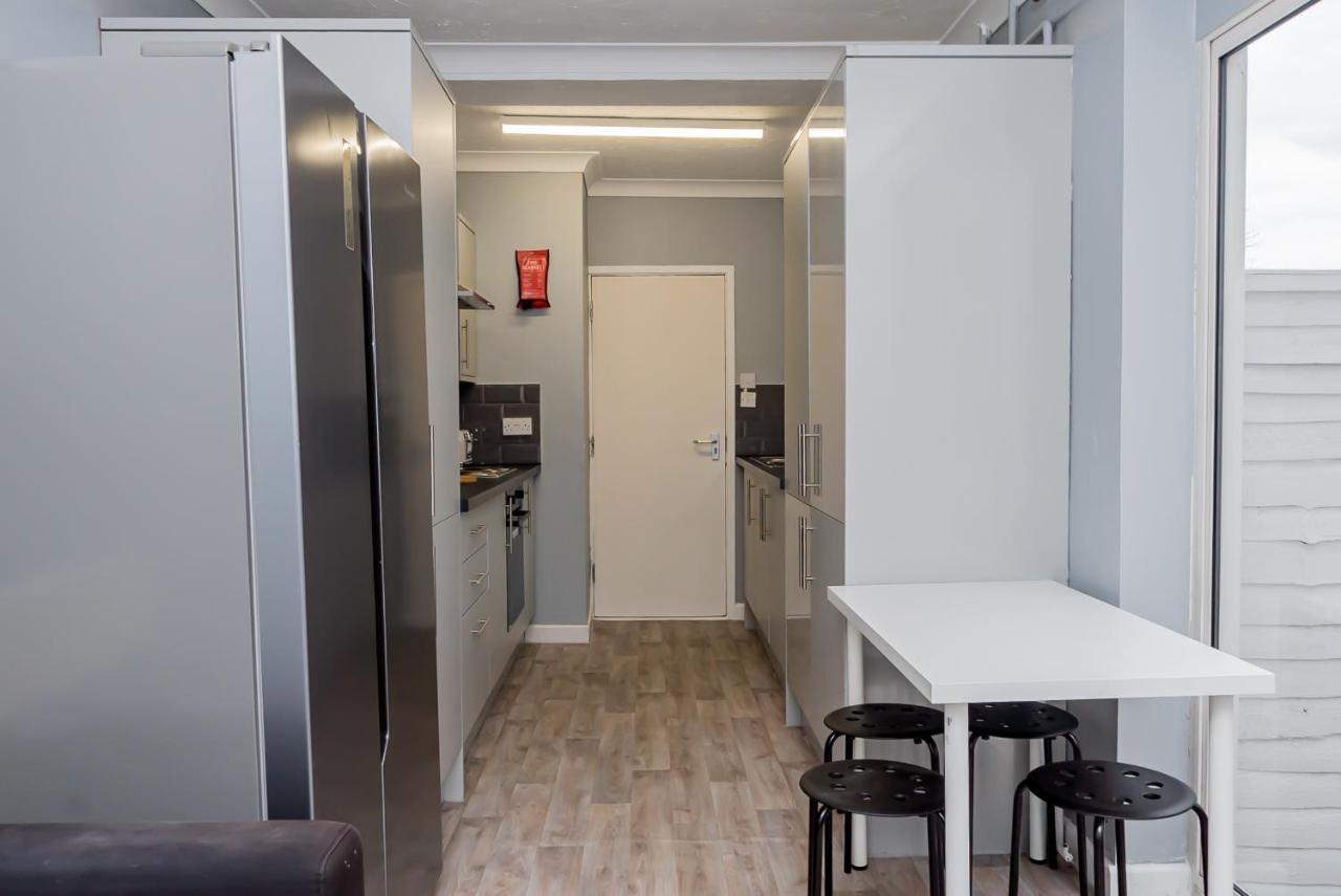Shirley House 2, Self Catering Guest House, Self Check In, Smart Locks, 10 Min Walk To Southampton General, Aspire And Princess Anne Hospitals, Access To Fully Equipped Kitchen, Excellent Transport Links, Ideal For Longer Stays And Hospital Shifts Bagian luar foto