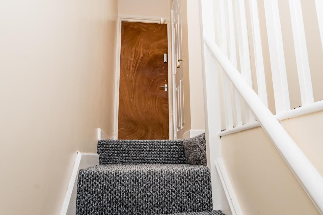 Shirley House 2, Self Catering Guest House, Self Check In, Smart Locks, 10 Min Walk To Southampton General, Aspire And Princess Anne Hospitals, Access To Fully Equipped Kitchen, Excellent Transport Links, Ideal For Longer Stays And Hospital Shifts Bagian luar foto