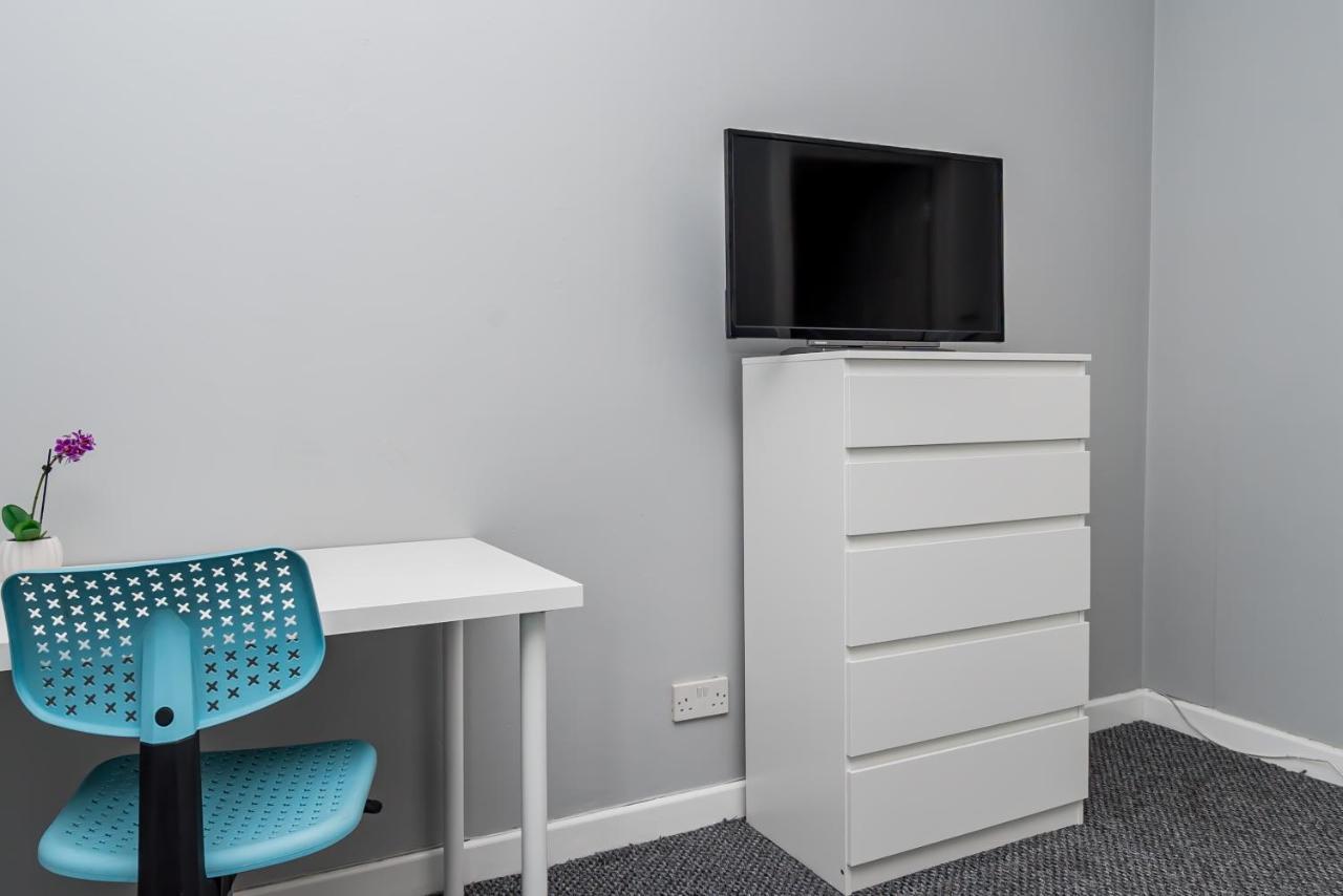 Shirley House 2, Self Catering Guest House, Self Check In, Smart Locks, 10 Min Walk To Southampton General, Aspire And Princess Anne Hospitals, Access To Fully Equipped Kitchen, Excellent Transport Links, Ideal For Longer Stays And Hospital Shifts Bagian luar foto