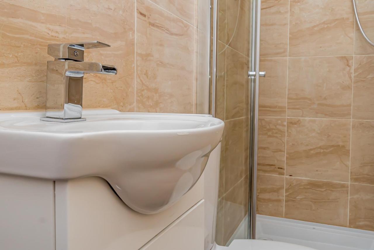 Shirley House 2, Self Catering Guest House, Self Check In, Smart Locks, 10 Min Walk To Southampton General, Aspire And Princess Anne Hospitals, Access To Fully Equipped Kitchen, Excellent Transport Links, Ideal For Longer Stays And Hospital Shifts Bagian luar foto