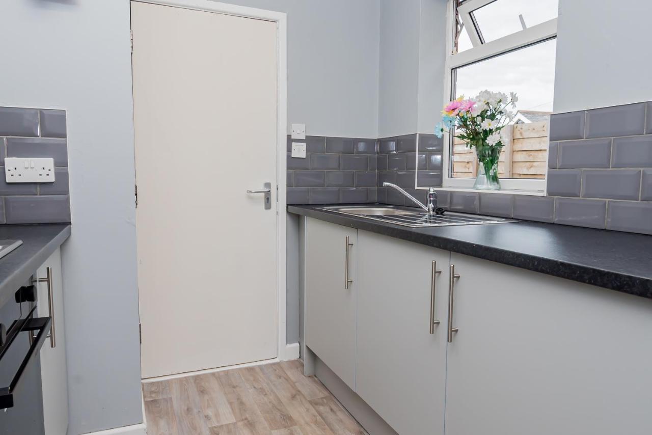 Shirley House 2, Self Catering Guest House, Self Check In, Smart Locks, 10 Min Walk To Southampton General, Aspire And Princess Anne Hospitals, Access To Fully Equipped Kitchen, Excellent Transport Links, Ideal For Longer Stays And Hospital Shifts Bagian luar foto