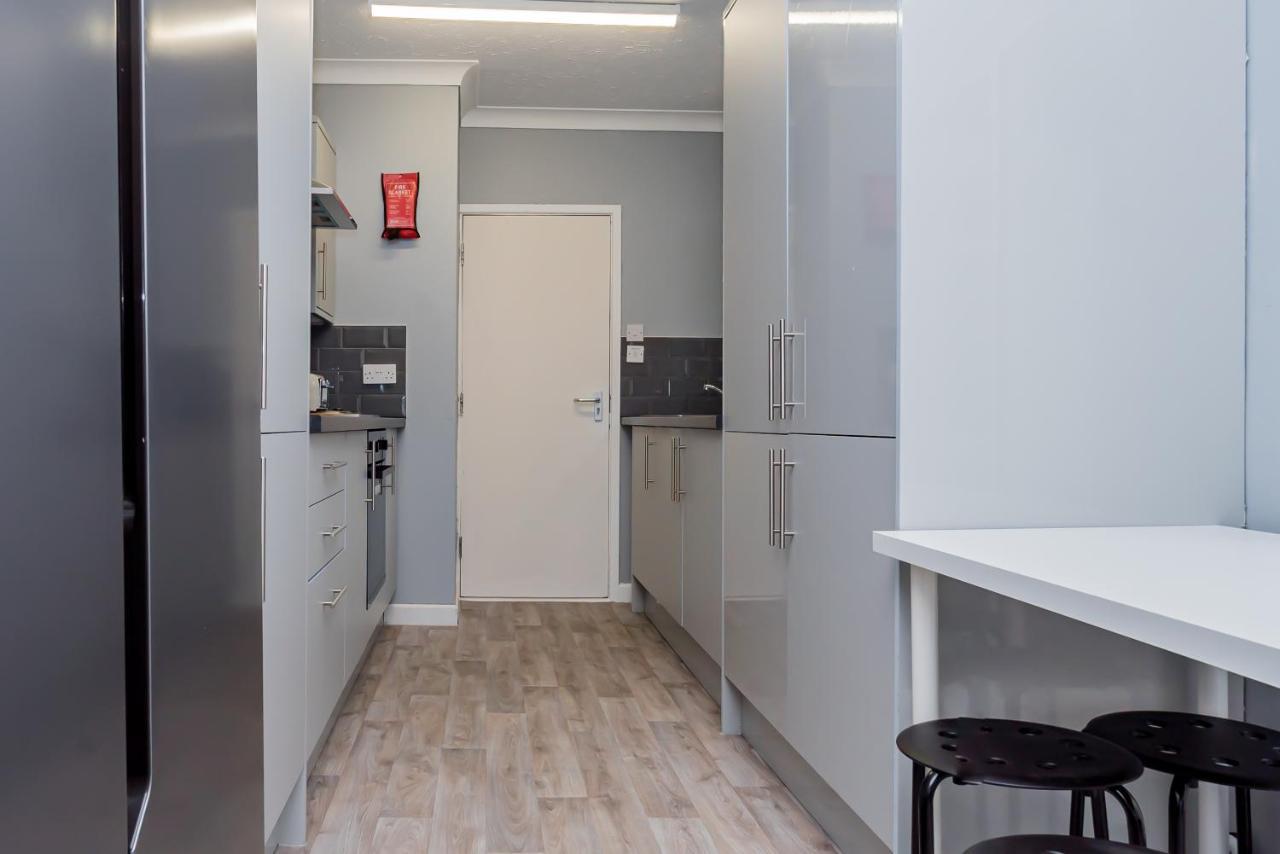Shirley House 2, Self Catering Guest House, Self Check In, Smart Locks, 10 Min Walk To Southampton General, Aspire And Princess Anne Hospitals, Access To Fully Equipped Kitchen, Excellent Transport Links, Ideal For Longer Stays And Hospital Shifts Bagian luar foto