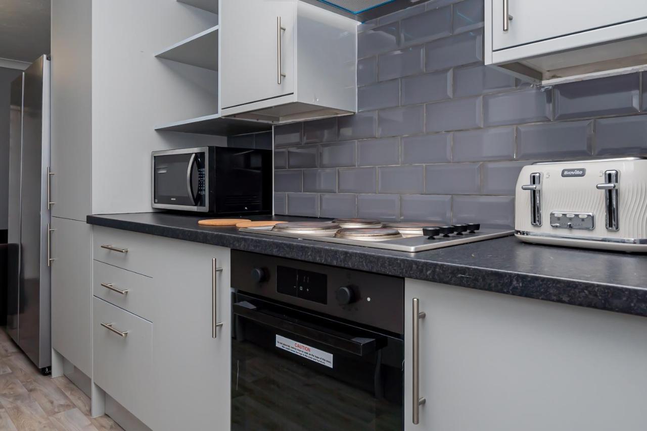 Shirley House 2, Self Catering Guest House, Self Check In, Smart Locks, 10 Min Walk To Southampton General, Aspire And Princess Anne Hospitals, Access To Fully Equipped Kitchen, Excellent Transport Links, Ideal For Longer Stays And Hospital Shifts Bagian luar foto